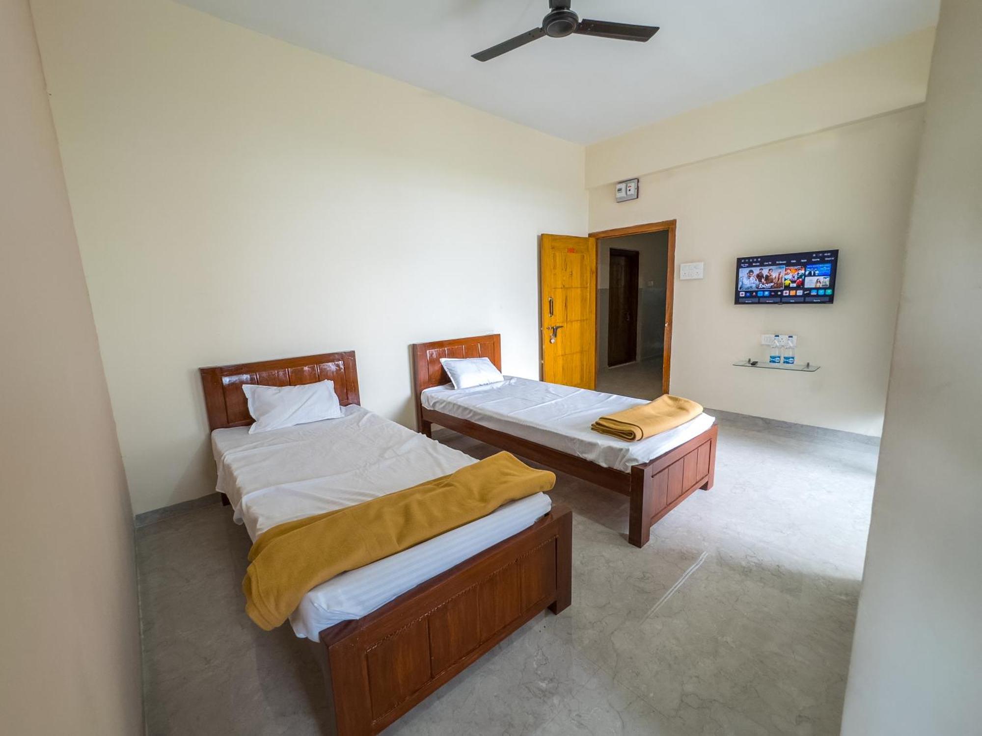 Punekar Bhavan Akalkot Extérieur photo